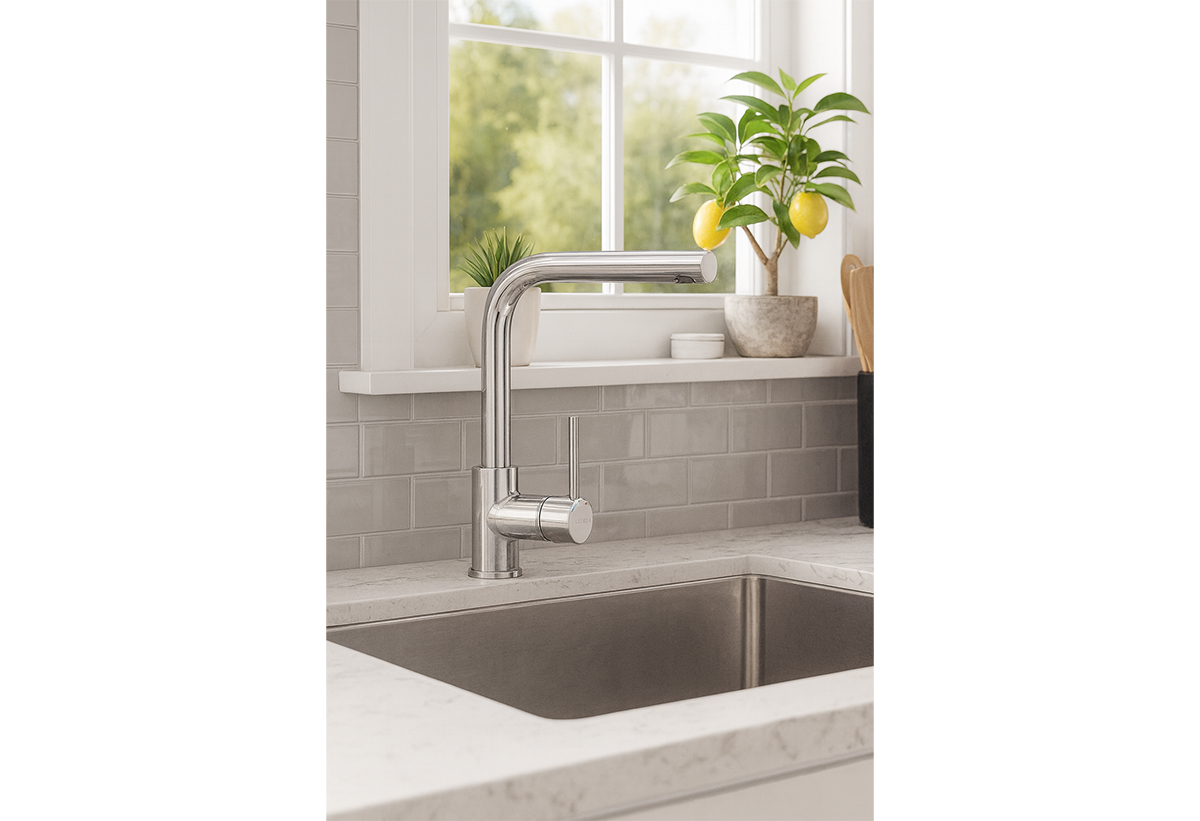 Απεικονίζεται η μπαταρία εγκατεστημένη σε νεροχύτη κουζίνας.